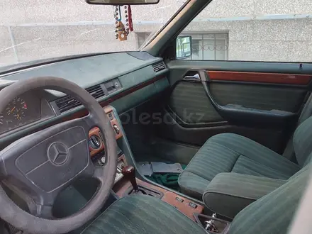 Mercedes-Benz E 220 1992 года за 1 200 000 тг. в Астана – фото 6