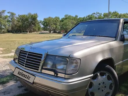 Mercedes-Benz E 220 1991 года за 1 600 000 тг. в Талдыкорган – фото 14