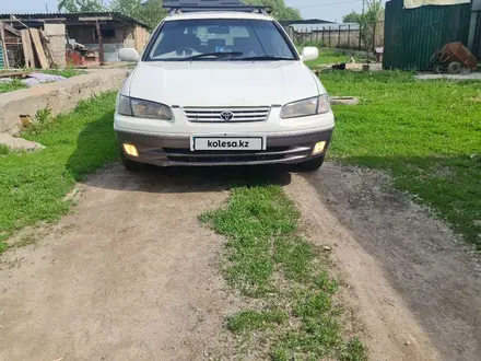 Toyota Camry 1998 года за 2 850 000 тг. в Алматы – фото 14