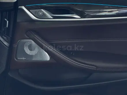 BMW 540 2018 года за 18 000 000 тг. в Шымкент – фото 15