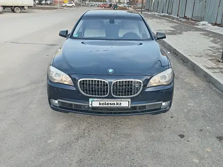 BMW 740 2009 года за 11 000 000 тг. в Астана