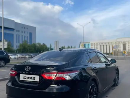 Toyota Camry 2018 года за 9 600 000 тг. в Астана – фото 12