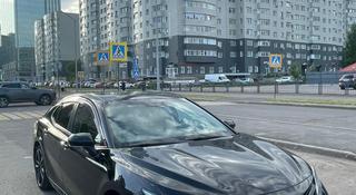 Toyota Camry 2018 года за 9 600 000 тг. в Астана