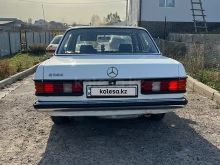 Mercedes-Benz E 230 1980 года за 3 500 000 тг. в Алматы – фото 4