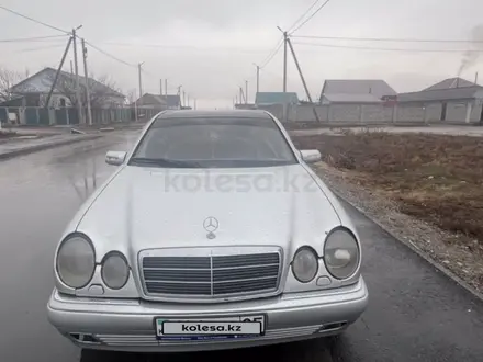 Mercedes-Benz E 320 1998 года за 2 600 000 тг. в Талдыкорган – фото 3