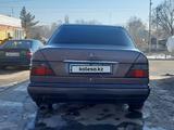 Mercedes-Benz E 220 1994 года за 1 400 000 тг. в Алматы – фото 5