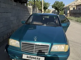 Mercedes-Benz C 230