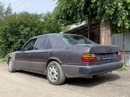 Mercedes-Benz E 230 1990 года за 500 000 тг. в Алматы