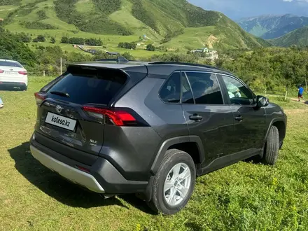 Toyota RAV4 2021 года за 14 200 000 тг. в Алматы – фото 15