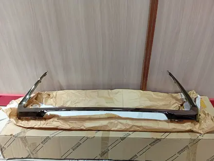 Молдинг накладка решетки нижняя F SPORT 53122-76080 за 105 000 тг. в Шымкент