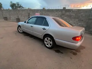 Mercedes-Benz E 280