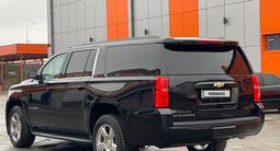 Chevrolet Suburban 2018 годаfor27 000 000 тг. в Атырау – фото 2