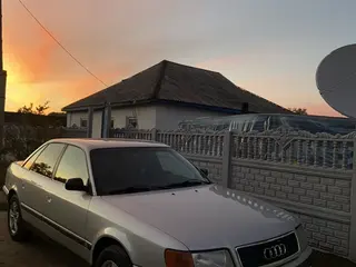 Audi 100