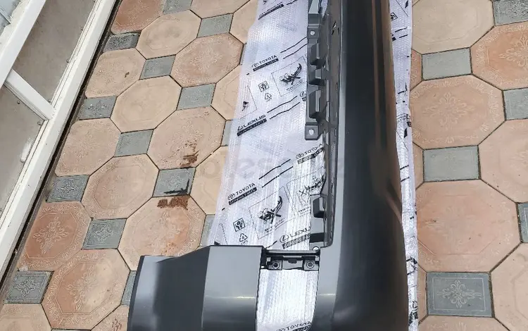 Задний бампер на Toyota Land Cruiser 200 за 45 000 тг. в Атырау