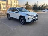 Toyota RAV4 2020 года за 17 000 000 тг. в Алматы