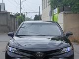 Toyota Camry 2017 года за 9 500 000 тг. в Шымкент