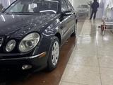 Mercedes-Benz E 320 2004 годаүшін5 300 000 тг. в Актау – фото 2