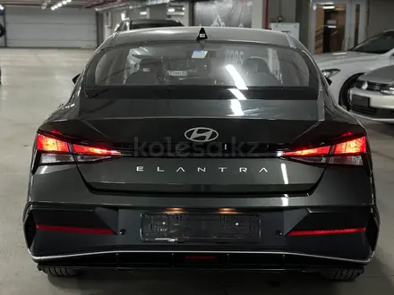 Hyundai Elantra Comfort 2023 года за 8 800 000 тг. в Шымкент – фото 3