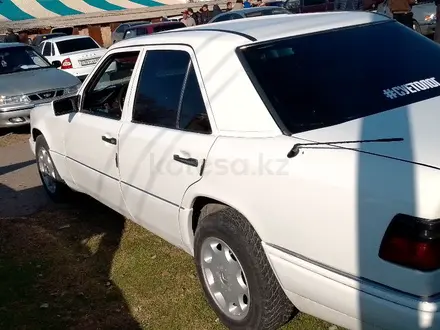 Mercedes-Benz E 200 1994 года за 1 400 000 тг. в Сарыагаш – фото 4