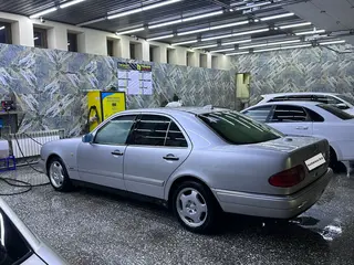 Mercedes-Benz E 280