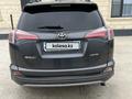 Toyota RAV4 2017 года за 12 000 000 тг. в Атырау – фото 2