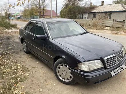 Mercedes-Benz C 200 1997 года за 1 600 000 тг. в Караганда – фото 2