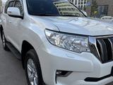 Toyota Land Cruiser Prado 2022 года за 24 300 000 тг. в Актобе – фото 3