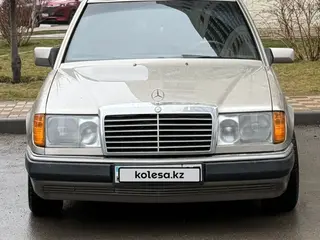 Mercedes-Benz E 230