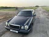 Mercedes-Benz E 230 1996 года за 2 000 000 тг. в Караганда – фото 2