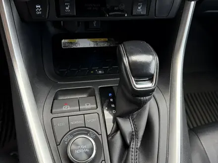 Toyota RAV4 2021 года за 15 350 000 тг. в Актобе – фото 11
