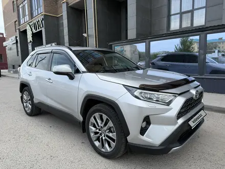 Toyota RAV4 2021 года за 15 350 000 тг. в Актобе – фото 6