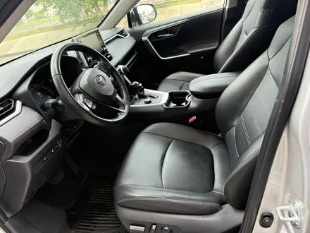 Toyota RAV4 2021 года за 15 350 000 тг. в Актобе – фото 7
