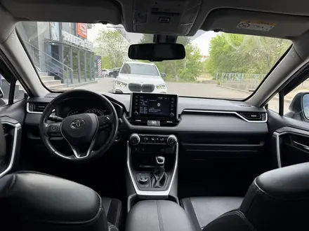 Toyota RAV4 2021 года за 15 350 000 тг. в Актобе – фото 9