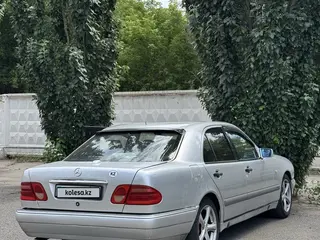 Mercedes-Benz E 320