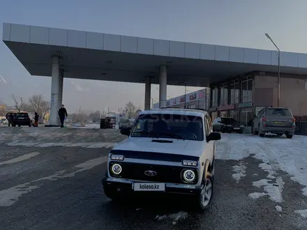 ВАЗ (Lada) Lada 2121 2017 года за 2 000 000 тг. в Алматы – фото 4