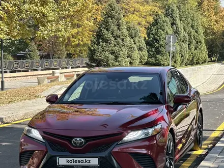 Toyota Camry 2018 года за 10 900 000 тг. в Алматы – фото 4