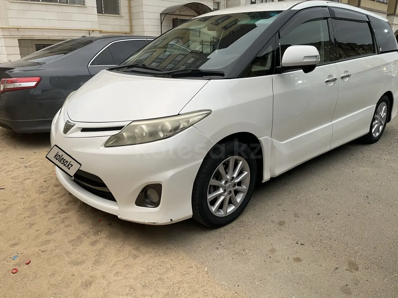 Toyota Estima, 2011