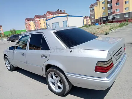 Mercedes-Benz E 280 1993 года за 1 700 000 тг. в Актобе – фото 6