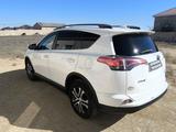 Toyota RAV4 2016 года за 7 800 000 тг. в Актау – фото 4
