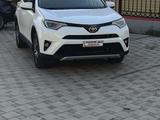 Toyota RAV4 2016 года за 7 800 000 тг. в Актау