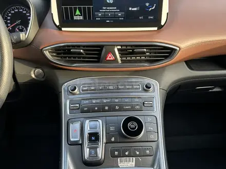 Hyundai Santa Fe 2022 года за 16 500 000 тг. в Алматы – фото 32