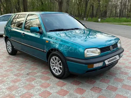 Volkswagen Golf 1994 годаүшін2 650 000 тг. в Тараз