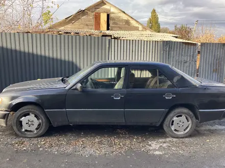 Mercedes-Benz E 230 1992 года за 350 000 тг. в Талдыкорган – фото 3