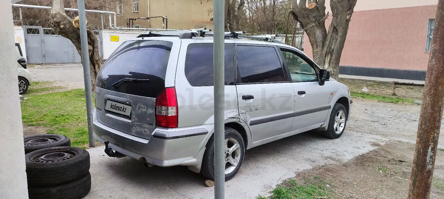 Mitsubishi Space Wagon, 2000