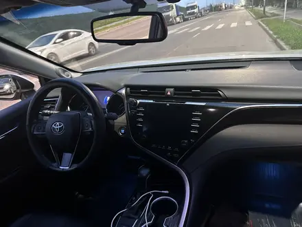 Toyota Camry 2019 года за 14 800 000 тг. в Алматы – фото 14