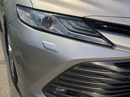 Toyota Camry 2019 года за 14 800 000 тг. в Алматы – фото 15