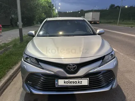 Toyota Camry 2019 года за 14 800 000 тг. в Алматы – фото 18