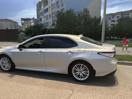 Toyota Camry 2019 года за 14 800 000 тг. в Алматы – фото 19