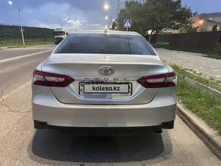 Toyota Camry 2019 года за 14 800 000 тг. в Алматы – фото 20