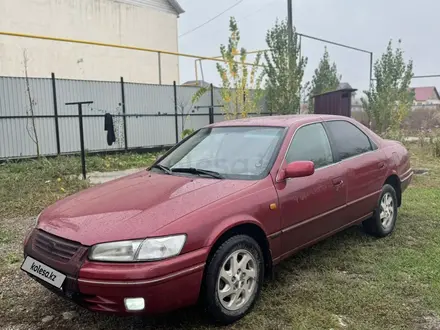 Toyota Camry 1998 года за 3 200 000 тг. в Зайсан – фото 2